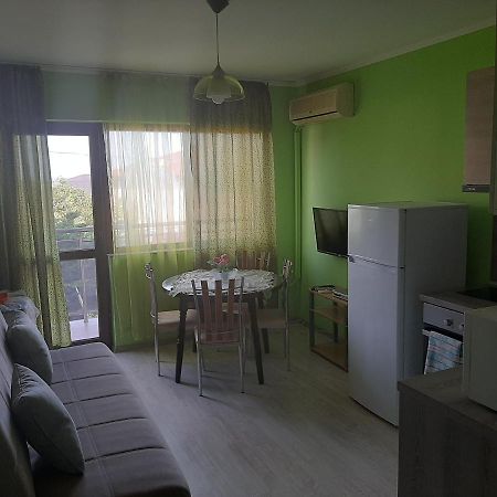 Guest House By The Captain Warna Exterior foto