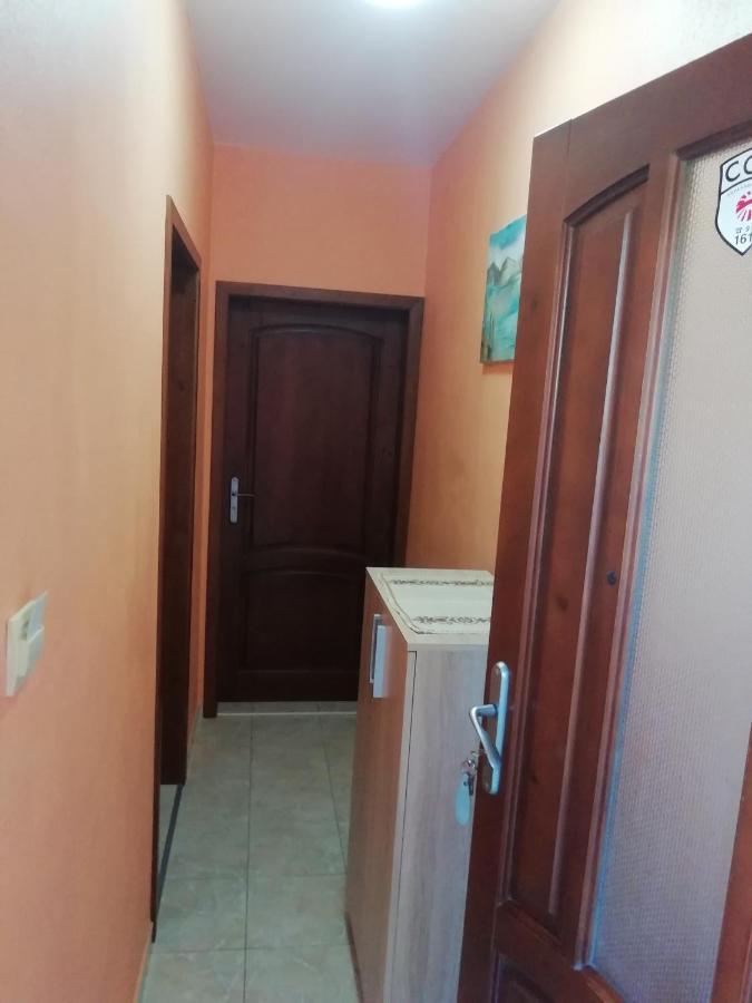 Guest House By The Captain Warna Exterior foto