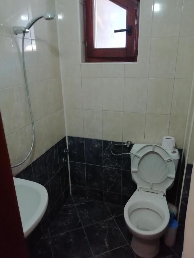 Guest House By The Captain Warna Exterior foto