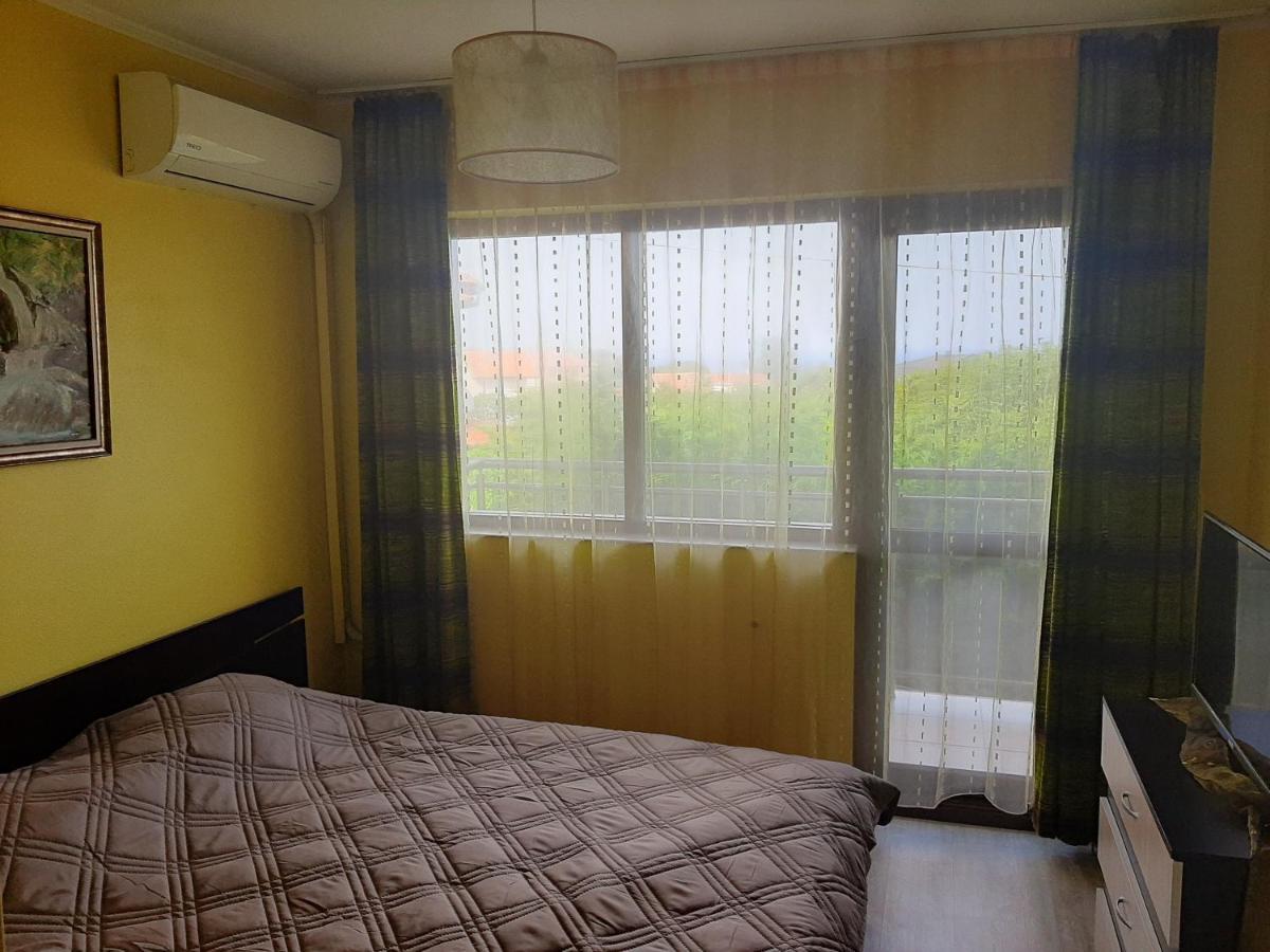 Guest House By The Captain Warna Exterior foto