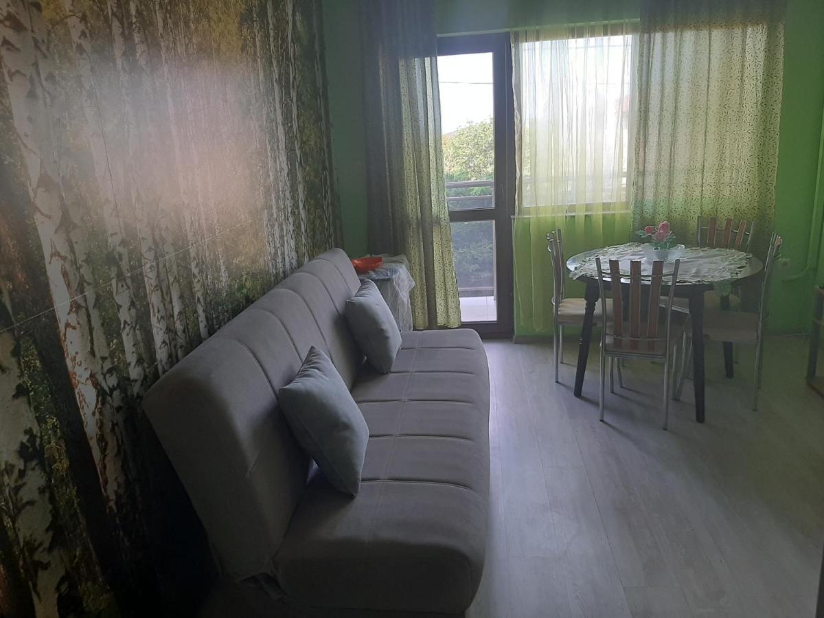 Guest House By The Captain Warna Exterior foto