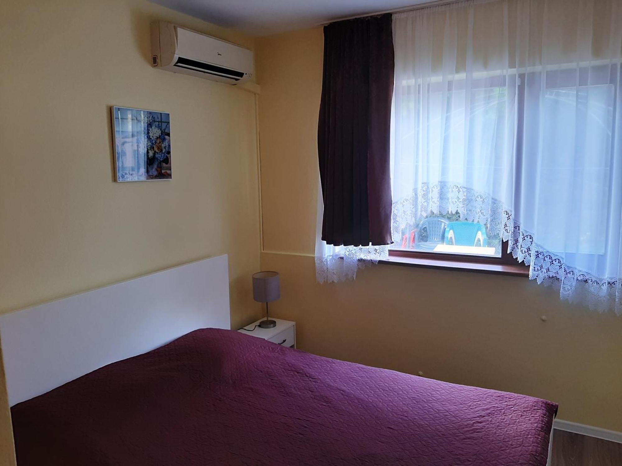 Guest House By The Captain Warna Exterior foto