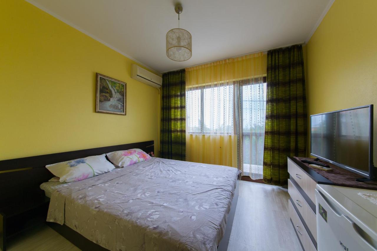 Guest House By The Captain Warna Exterior foto