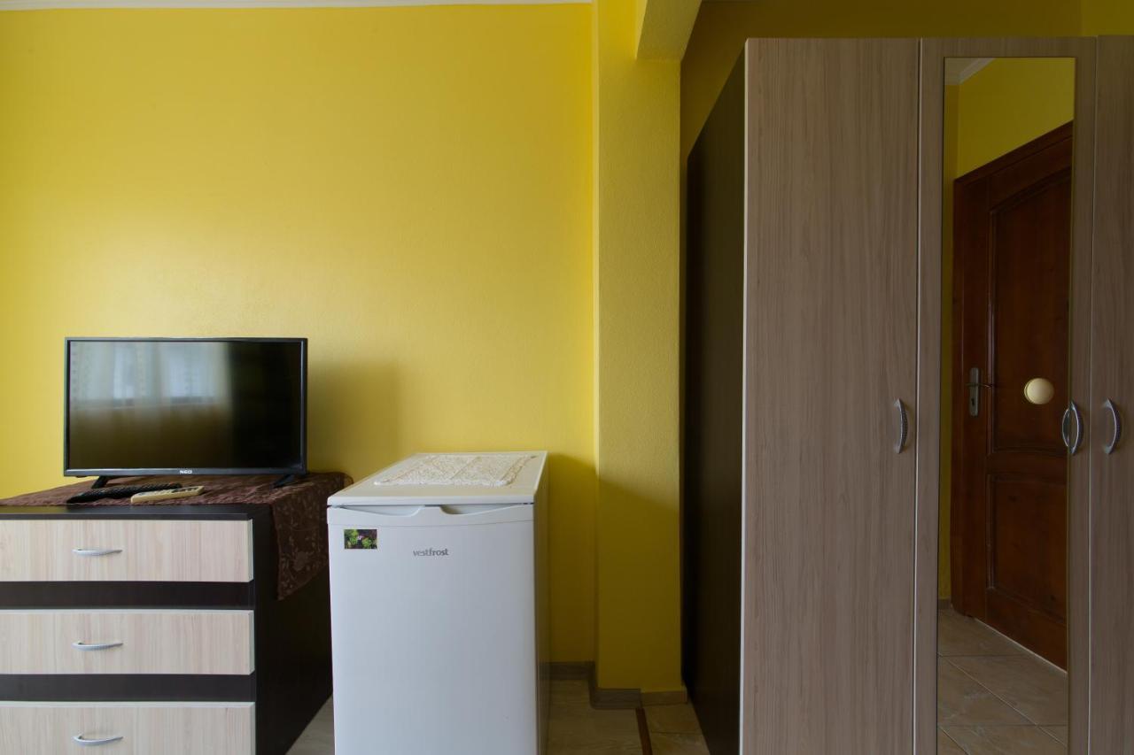 Guest House By The Captain Warna Exterior foto