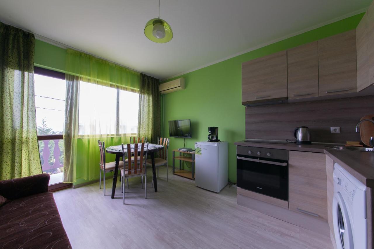 Guest House By The Captain Warna Exterior foto